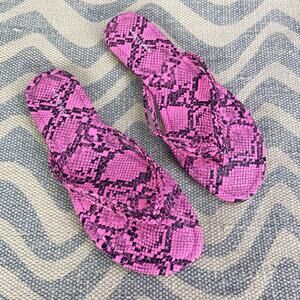 14th & Union Dessie Strappy Thong Sandals 9 Pink‎ Snakeskin Print